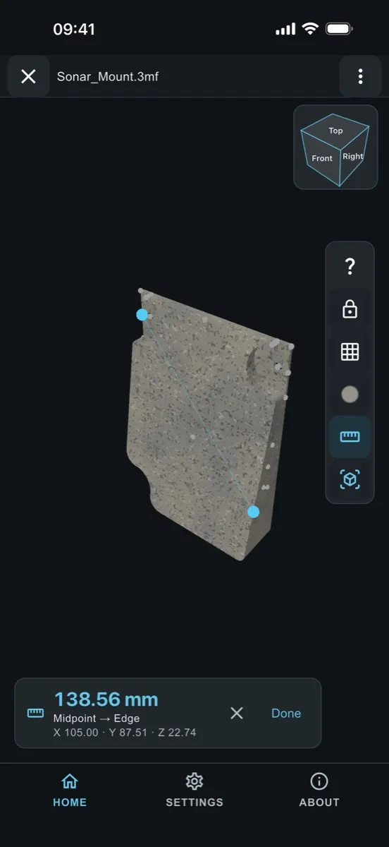 Extrude on iPhone measuring 138.56 mm between two points on a 3MF bracket, with the point snapped to an edge midpoint